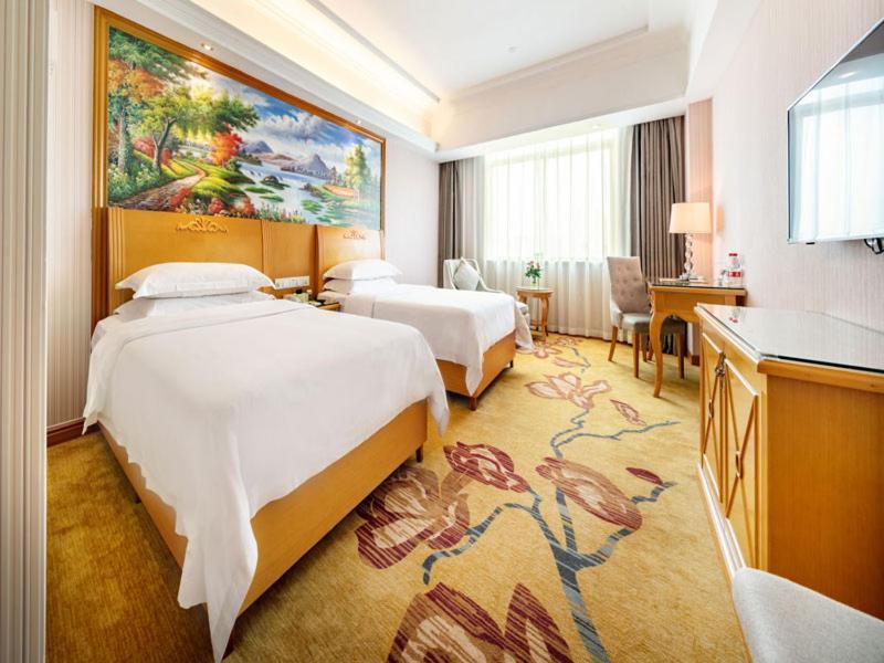 Vienna Hotel Banxuegang Road Shenzhen Buitenkant foto