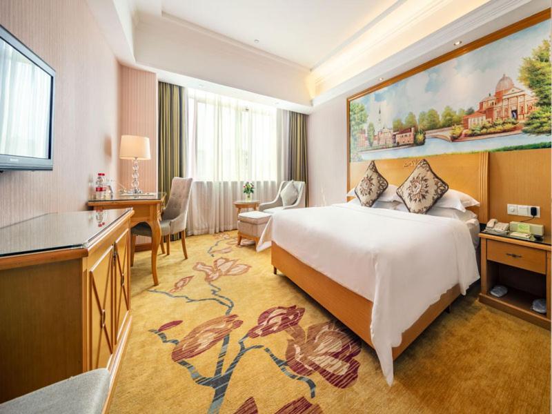 Vienna Hotel Banxuegang Road Shenzhen Buitenkant foto