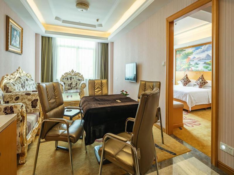 Vienna Hotel Banxuegang Road Shenzhen Buitenkant foto